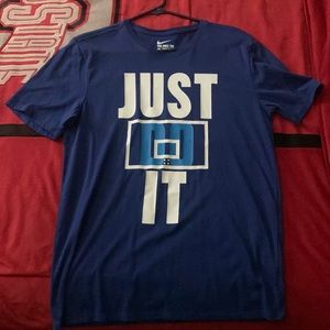 Blue Nike T-shirt men’s large